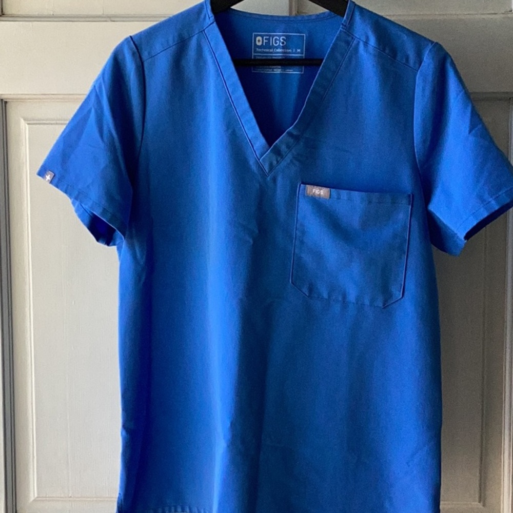Semi-used Figs one pocket top